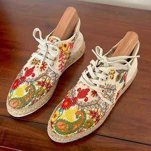 Carmen Saiz embroidered shoes